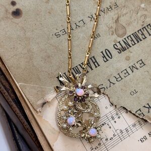 Vintage 1960s Opal Glass Wreath Pendant Necklace Gold Tone Floral 16”